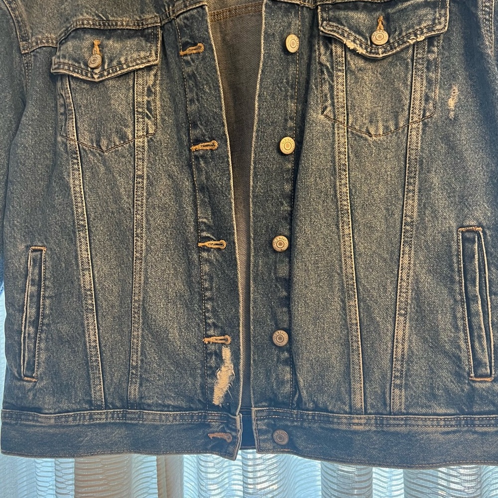 Old Navy Boyfriend Trucker Denim Jacket - Picture 9 of 13